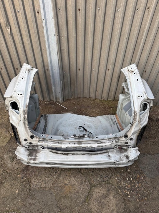 PANNEAU ARRIÈRE POUTRE ARRIÈRE VOLVO V40 II 2012-18R