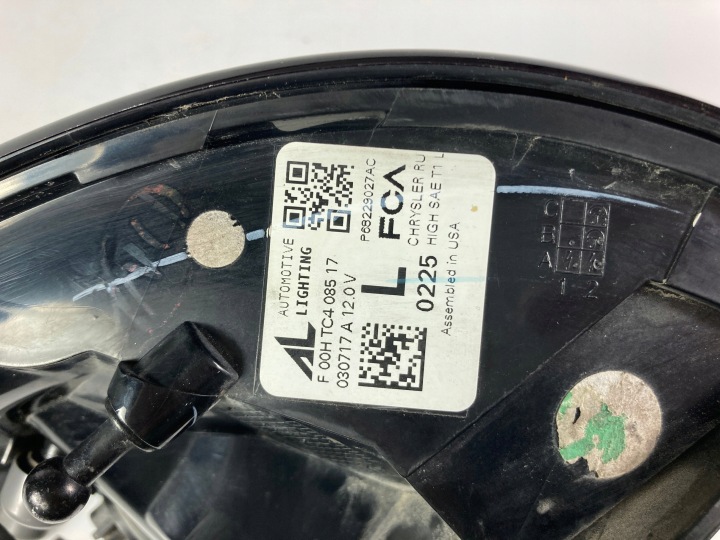CHRYSLER PACIFICA 2017 -2020 PHARE ARRIÈRE LED GAUCHE