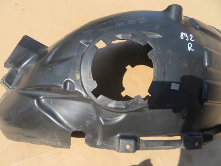 PASSAGE DE ROUE AVANT DROIT MERCEDES CLA W118 A1186908200