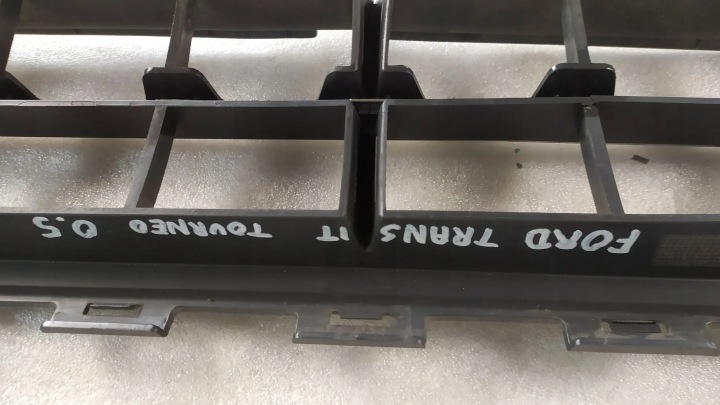 GRILLE PARE-CHOCS CENTRALE FORD TRANSIT TOURNEO