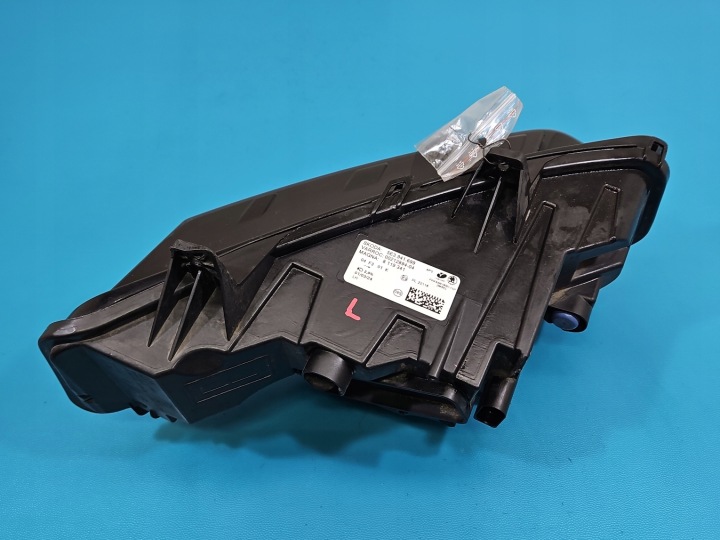 PHARES ANTIBROUILLARD GAUCHE SKODA OCTAVIA IV 5E3941699 5E3.941.699 8119341