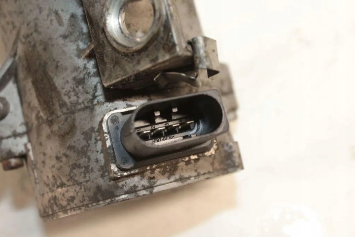 BMW E90 ÉLECTRIQUE POMPE À EAU LIQUIDE CHLODNICZEGO MOTEUR 7545201