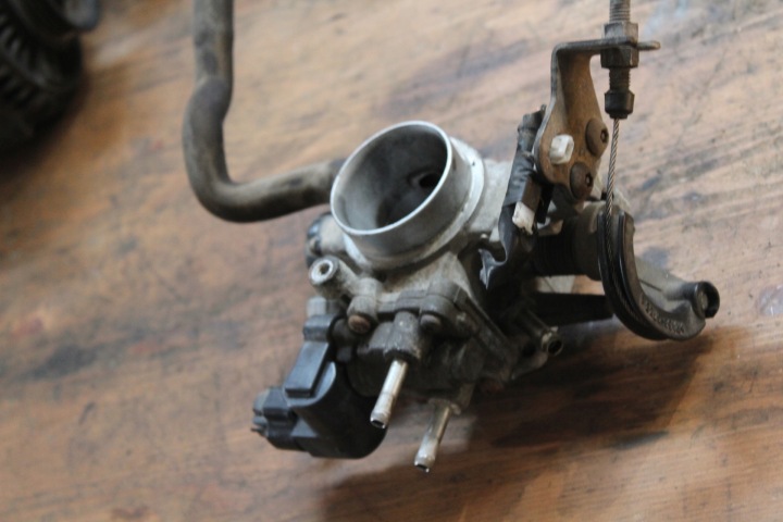 YARIS I 1.0 PAPILLON DES GAZ 89452-52010