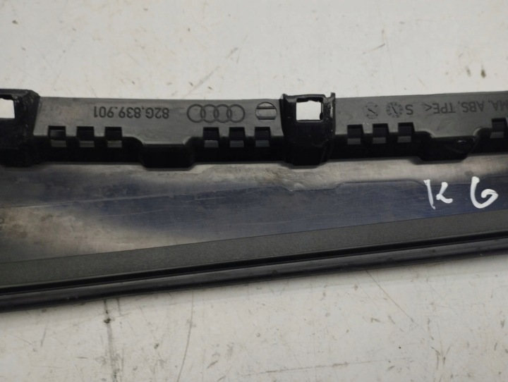 AUDI A1 2022 MOULURE VITRES ARRIÈRE 82G839901