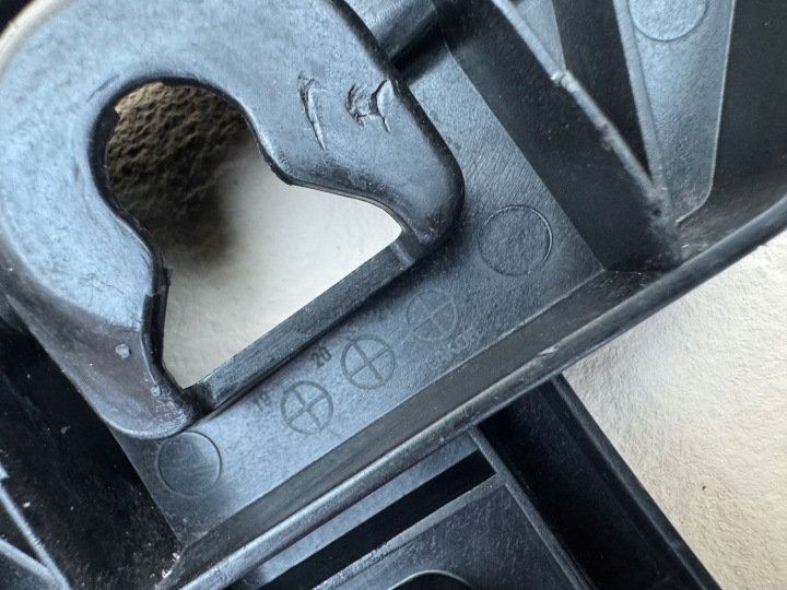HYUNDAI I30 III 3 17R- GLISSIÈRE FIXATION PARE-CHOCS DROIT ARRIÈRE 86616-G4000