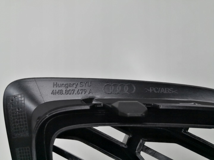 GRILLE PARE-CHOCS AUDI RSQ8 Q8 4M8 L+P