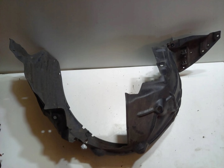 MAZDA 2 DJ PASSAGE DE ROUE AVANT DROIT LÈVRE TRÈS BON ÉTAT