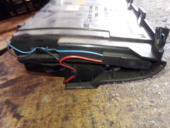 AUDI A4 B5 POPIELNCZKA 8D0857951G