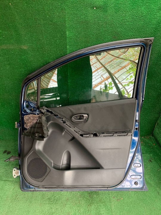 PORTES AVANT DROIT TOYOTA YARIS II 5D HAYON 8P4 WWA
