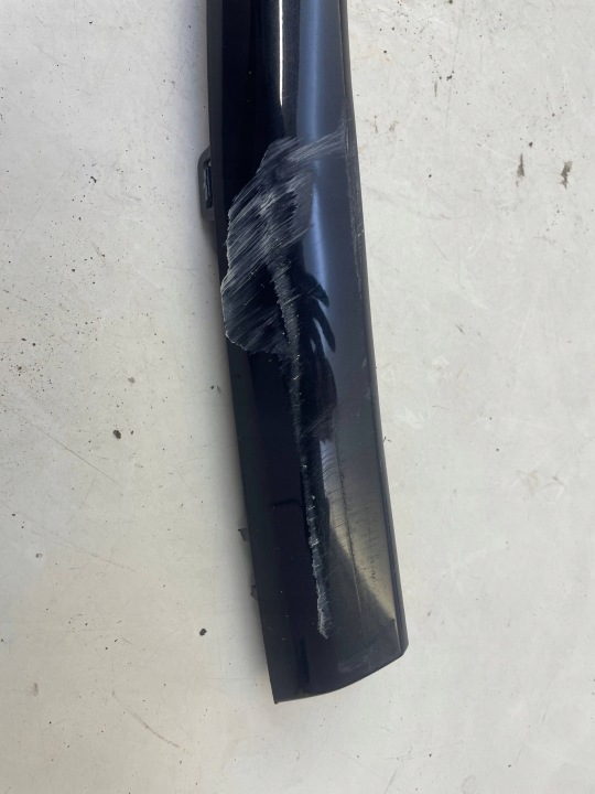 MOULURE GARDE-BOUE DROIT AVANT JEEP GRAND CHEROKEE WK2 PXR/PX8 1WC96TRMAA