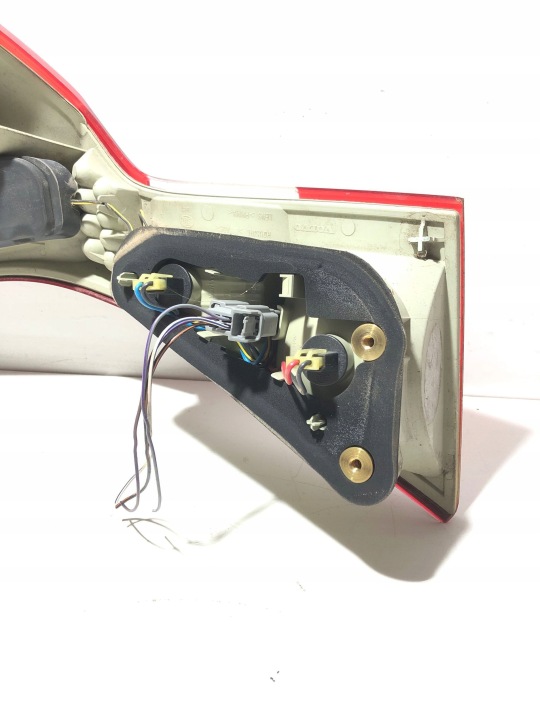 PHARE DANS COUVERCLE DE COFFRE ARRIÈRE CÔTÉ GAUCHE VOLVO XC70 164393L2