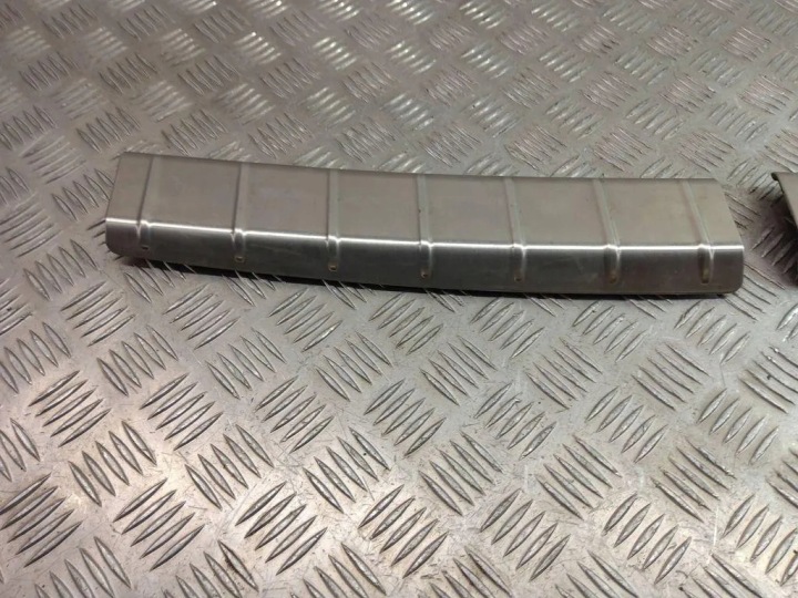 MOULURE DÉCORATIVE COUVERCLES DE COFFRE BMW X1 (F48) 7413689 2.0L GASOLINE 2019