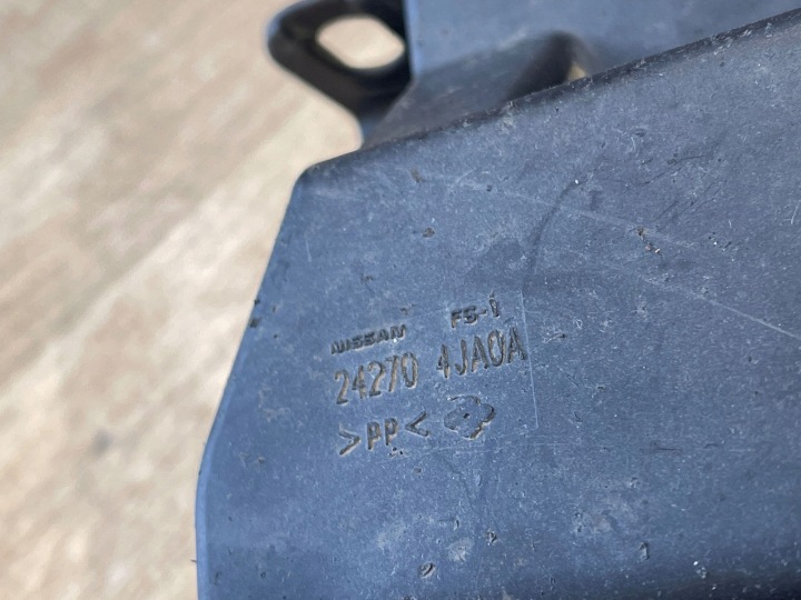 NISSAN NAVARA D23 NP300 GLISSIÈRE PARE-CHOCS GAUCHE ARRIÈRE 242704JA0A
