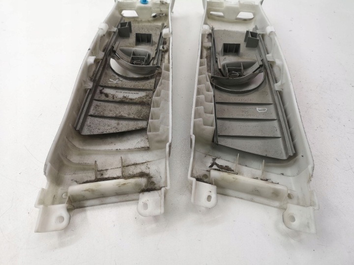 TOYOTA COROLLA VERSO AR10 2005 ENSEMBLE PROTECTION SUPÉRIEURE MONTANTS B