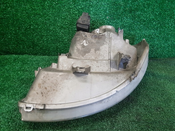 PHARE DROITE AVANT RENAULT TRAFIC 2