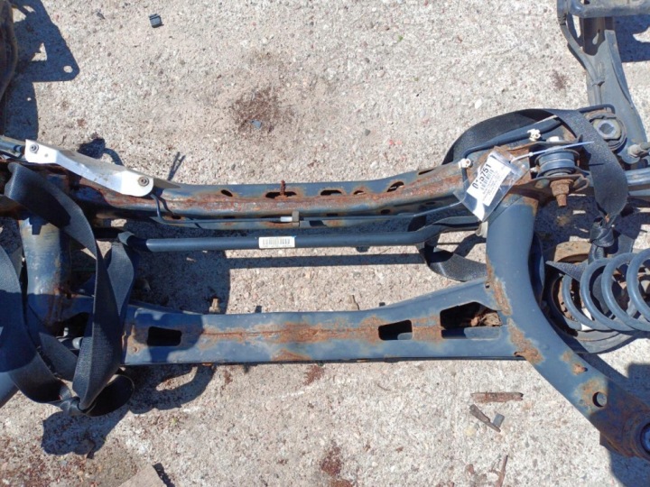 VOLKSWAGEN PASSAT B8 UNIVERSEL POUTRE SUSPENSIONS ARRIÈRE JEU