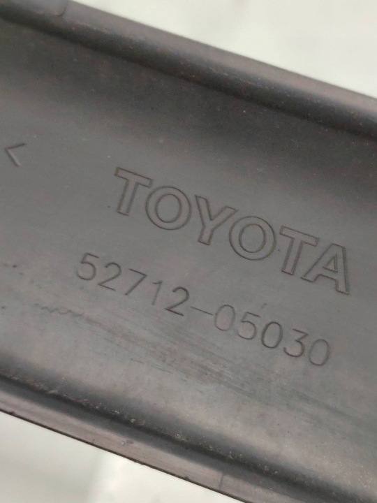 2008 TOYOTA AVENSIS T250 MOULURE PARE-CHOCS AVANT 5271205030