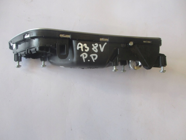 POIGNÉE PORTES INTÉRIEURE AVANT DROITE AUDI A3 8V AVANT RESTYLAGE 8V3837020B
