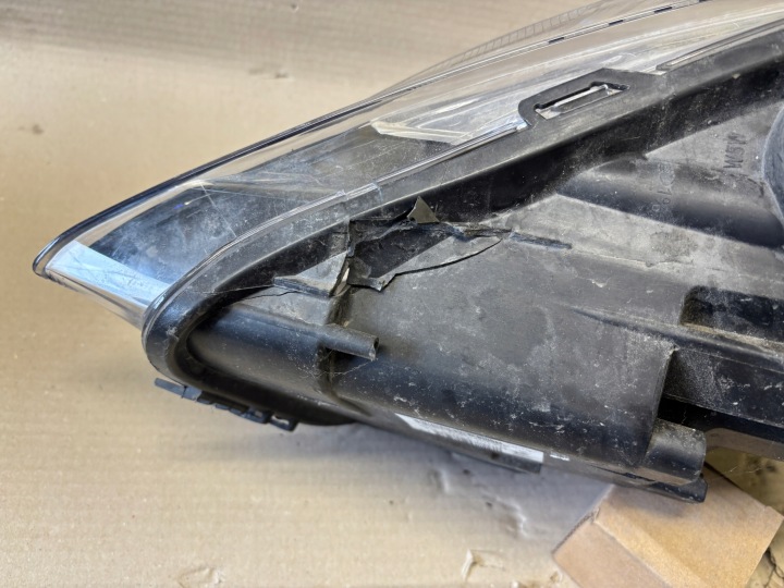 PHARE DROITE AVANT AVANT RENAULT CLIO IV 260102796R