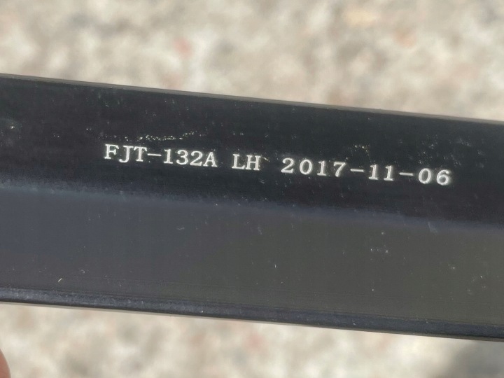 LAND ROVER VELAR L560 GAUCHE MOULURE DÉCORATIVE ARRIÈRE VITRES KAROSERYJNEJ ARRIÈRE 2 PIÈCES
