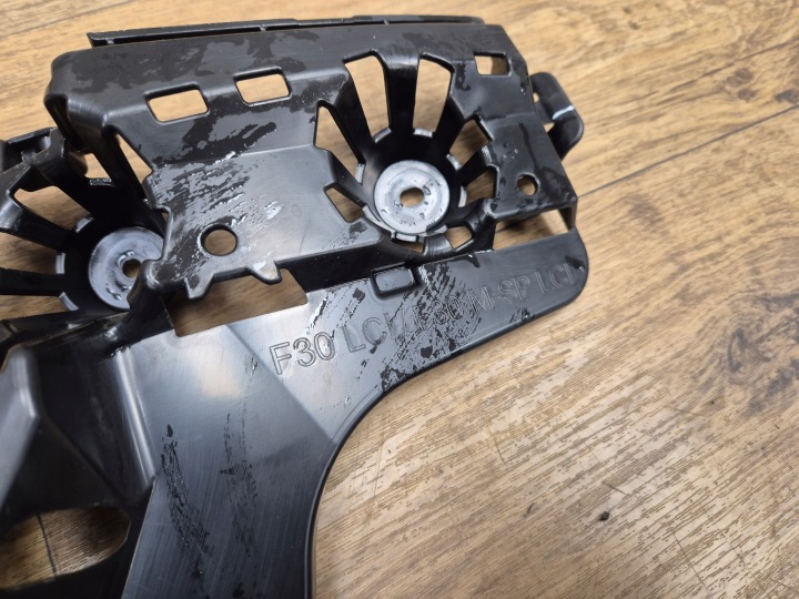 BMW F30 GLISSIÈRE FIXATION CENTRAL PARE-CHOCS ARRIÈRE ARRIÈRE MODULE 7256922