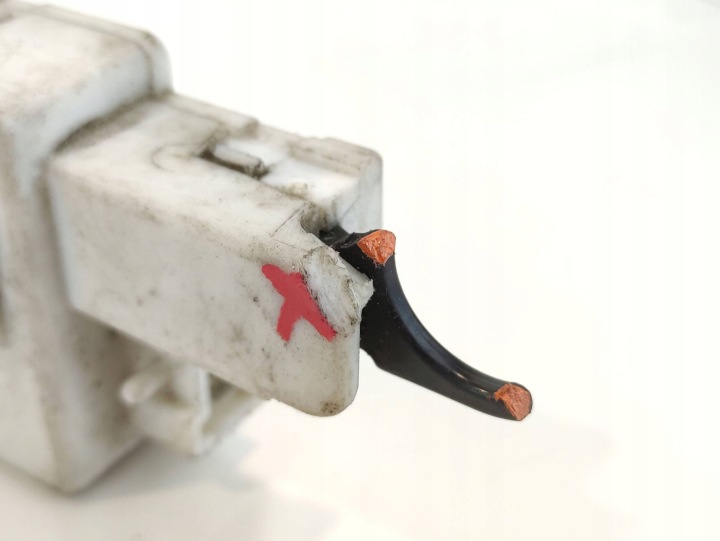 RENAULT TRAFFIC II 2 SERVOMOTEUR BOUCHONS GOULOTTE DE REMPLISSAGE CARBURANTS 8200032984
