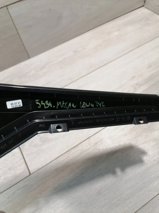 MACAN MOULURE PORTES GAUCHE ARRIÈRE 95B853589F
