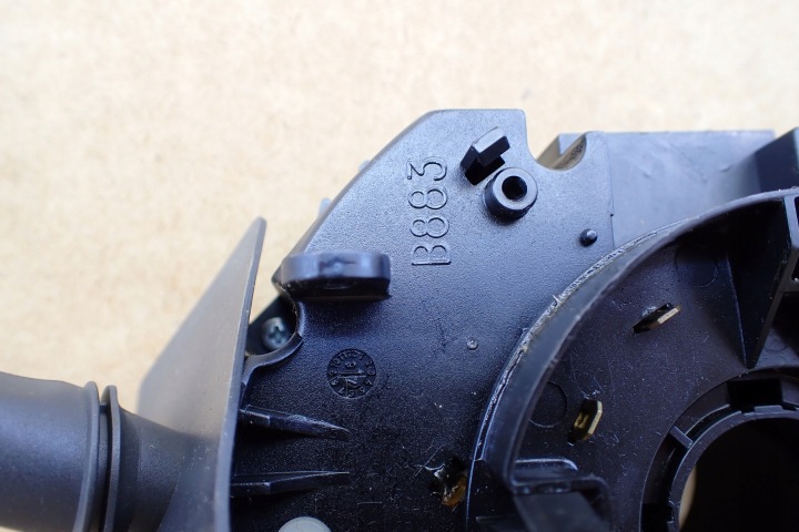 FIAT PALIO 97- MANETTES CLIGNOTANTS COMMUTATEUR CAOUTCHOUC B883 OE