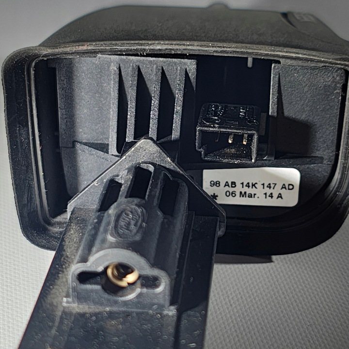 COMMUTATEUR COMMANDE AUDIO FORD FIESTA TRANSIT MONDEO OE 1346664