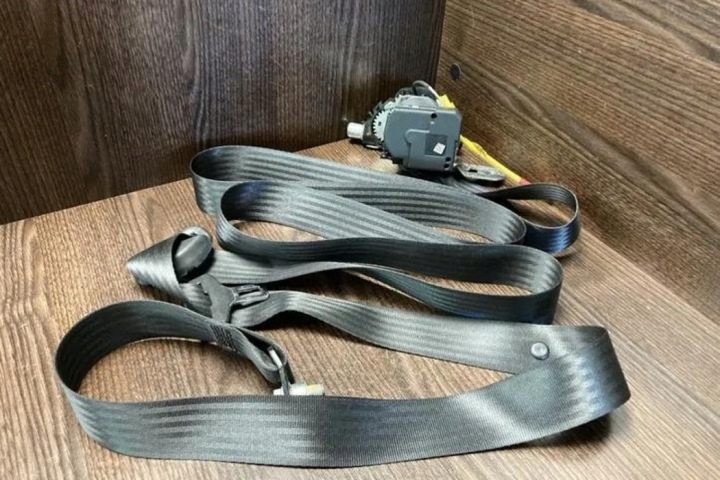 CEINTURE DE SÉCURITÉ AVANT GAUCHE IVECO DAILY IV FLATBED 94070128D 3.0L