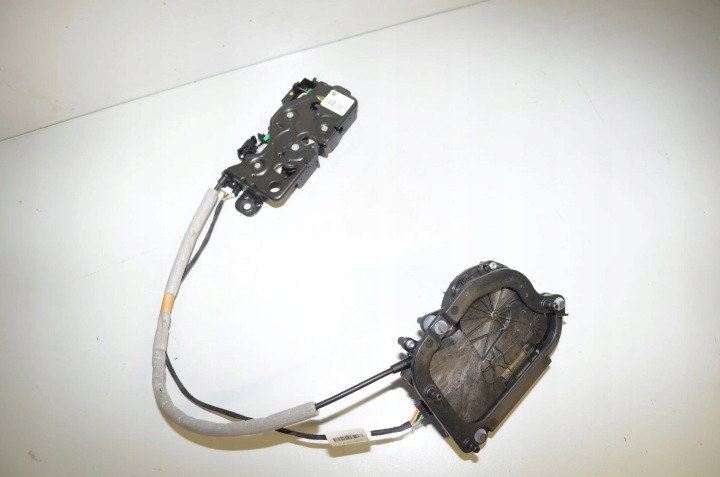 KIT AUTOMACZNEGO OUVERTURE COUVERCLES DE COFFRE COUVERCLES DE COFFRE BMW 7 (G11, G12) 61357477720