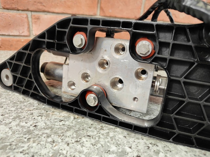 BMW X5 E70 X6 E71 POMPE BLOC SOUPAPE DYNAMIC DRIVE 6782737
