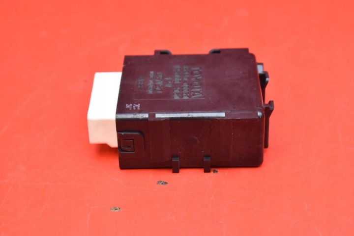 CONTRÔLEUR MODULE ESSUIE-GLACES 85940-0D030 TOYOTA YARIS 3 III LIFT 17-19