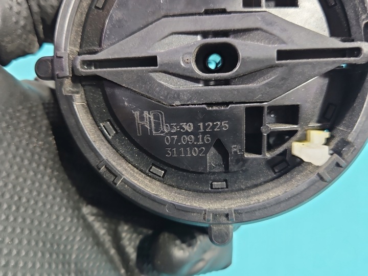 PETIT MOTEUR RÉTROVISEURS DROIT 8 GOUPILLE AUDI A4 B9