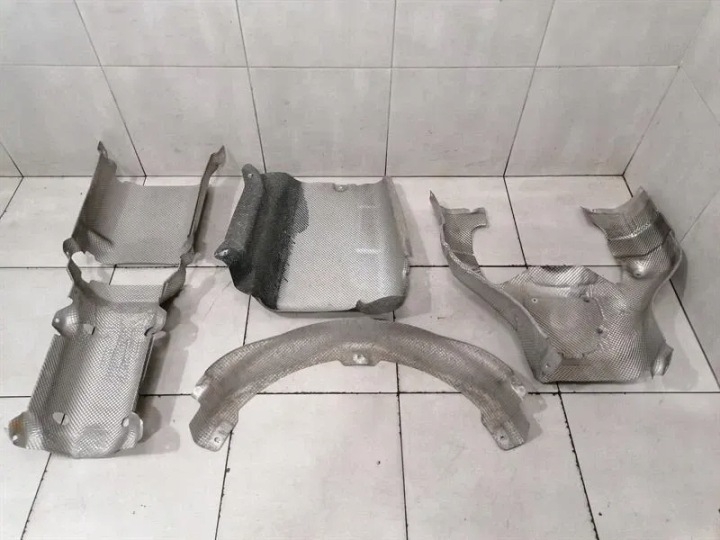 MAYBACH 57 W240 A2406820771 EXHAUST HEAT SHIELD FLUE GAS HEAT PLATE