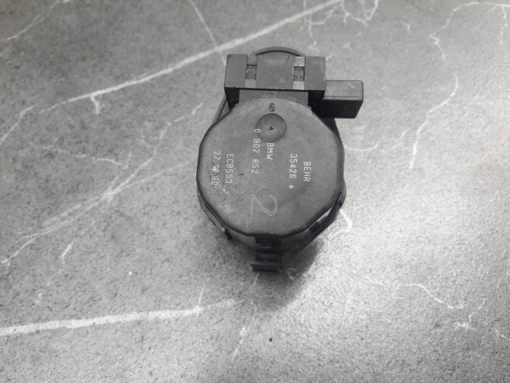 6902852 PETIT MOTEUR RÉCHAUFFEURS BMW E46