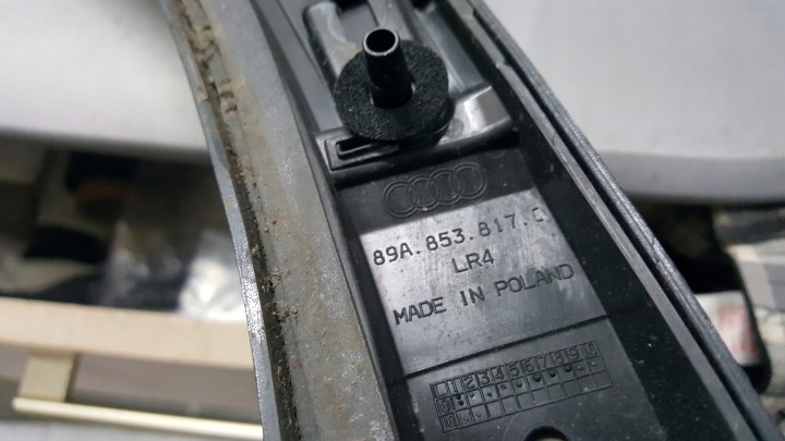 MOULURE GARDE-BOUE DROIT ARRIÈRE AUDI Q4 E-TRON 89A853817C DÉMONTAGE