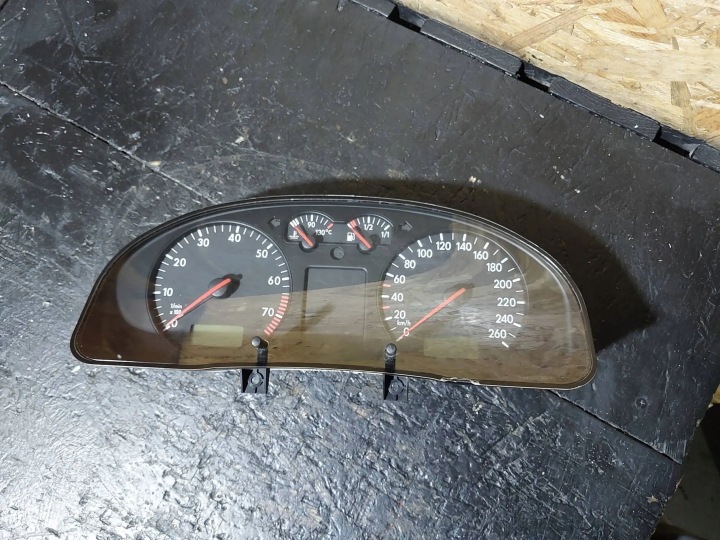 COMPTEUR COMPTEUR DE VITESSE VOLKSWAGEN PASSAT B5 1.8 09052069906