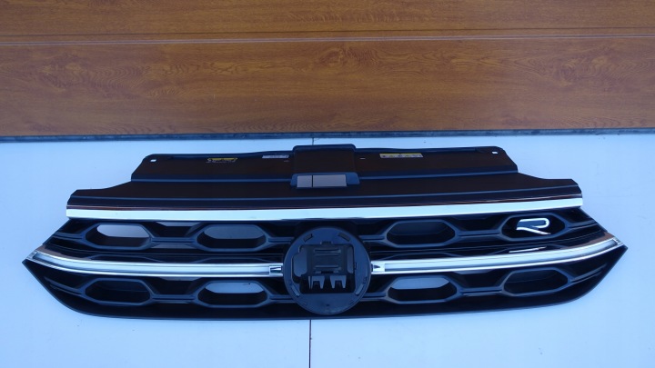 VW T-ROC LIFT R-LINE LED 2GA853651 GRILLE CALANDRE