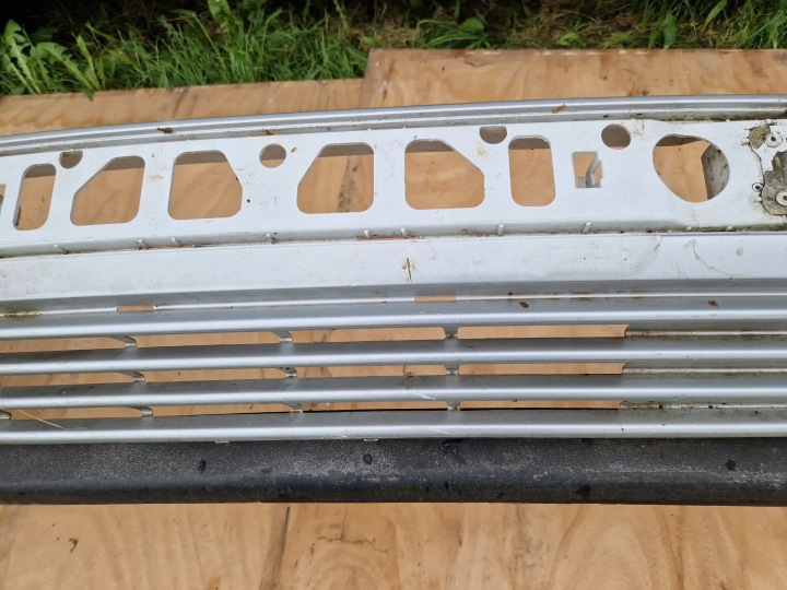 PARE-CHOCS AVANT MERCEDES W210 A2108850125