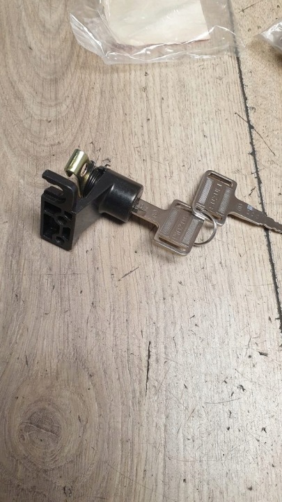 SERRURE SIÈGES CLÉ SUZUKI RG500 GSX750S 95700-13600-KEY