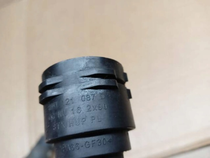AUDI A4 B9 FIL TUYAU TUYAU EAU 8W0121030C