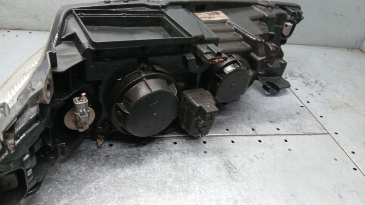 PROJECTEUR DROIT RENAULT LAGUNA II 1.8B 01-05R 8200002847 HAYON