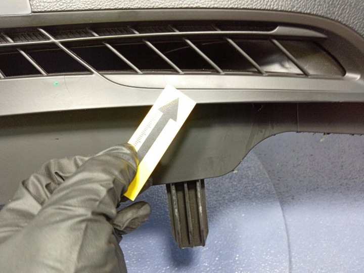 OPEL ZAFIRA C III LIFT 2016- PROTECTION DOUBLURE DE PASSAGE DE ROUE TABLEAU DE BORD INSTRUMENTATION 13293504