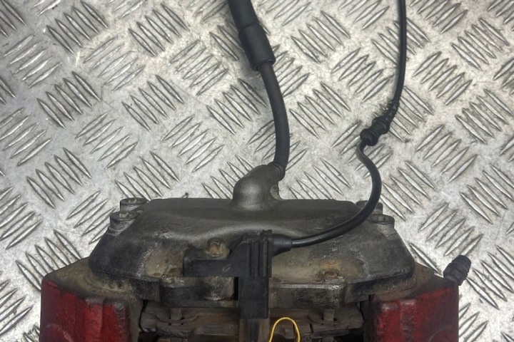 ÉTRIER DE FREIN DE FREIN AVANT DROIT MERCEDES-BENZ E (W211) 20704704 3.2L DIESEL