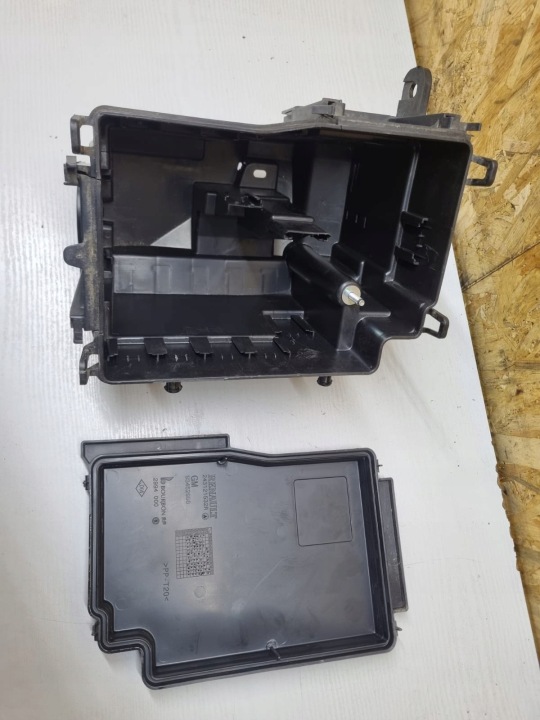 CHÂSSIS FUSIBLES TRAFIC III VIVARO B TALENTO 243503708R 93452999