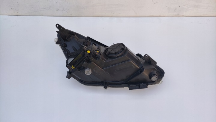 OPEL CORSA D 06-11 PHARE GAUCHE AVANT AVANT SOMBRE (LP83)
