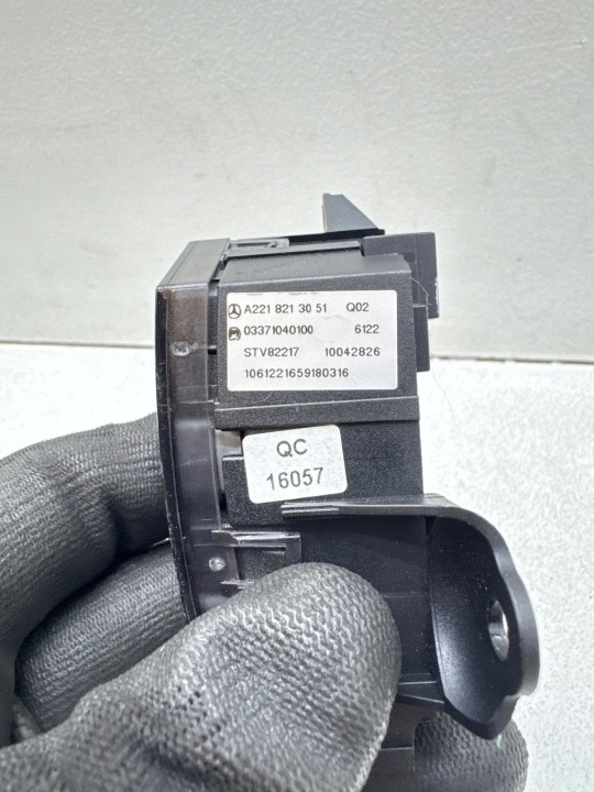 MERCEDES-BENZ AVEC W221 2006 BOUTON CENTRAL SERRURE
