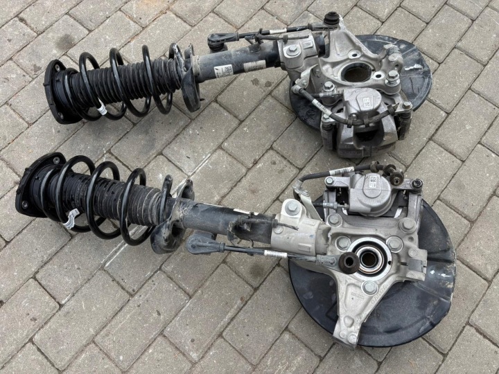 VOLVO XC40 ROTULE DE DIRECTION AVANT DROITE AMORTISSEUR 32221858 32221857