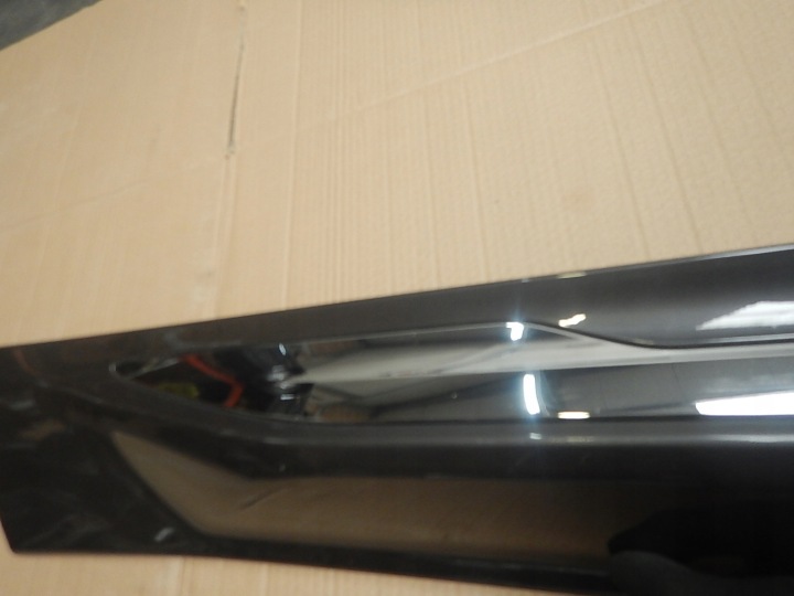 MOULURE INFÉRIEURE LATÉRALE PORTES DROIT ARRIÈRE VOLVO XC60 II 17- 32208734